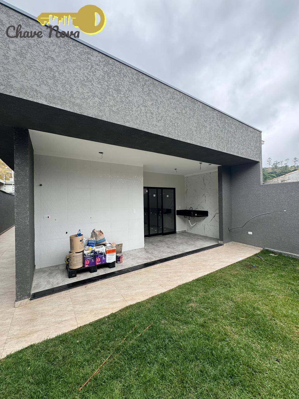 Casa à venda com 3 quartos, 100m² - Foto 1