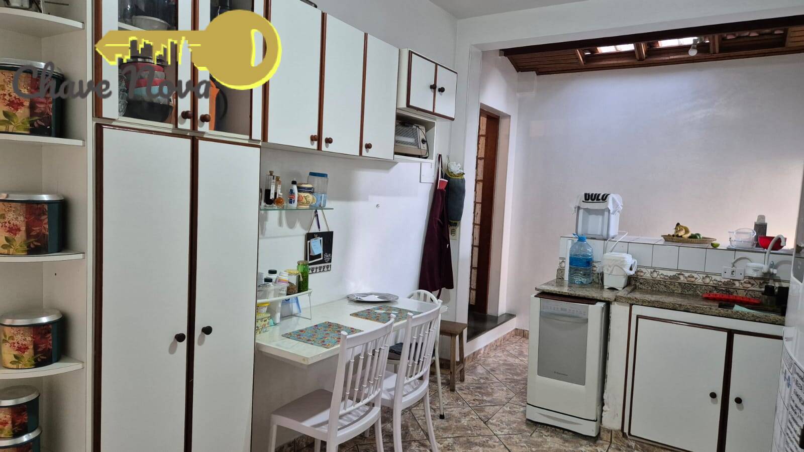 Casa à venda com 5 quartos, 181m² - Foto 6