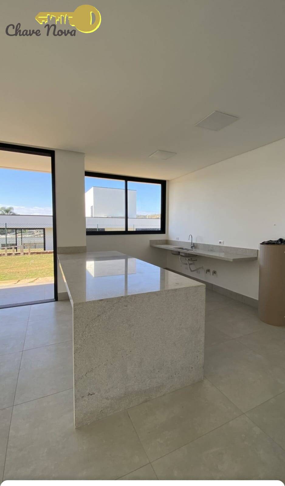 Casa à venda com 3 quartos, 248m² - Foto 2